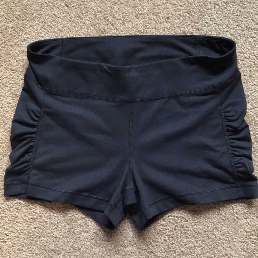 Black Under Armour Shorts L